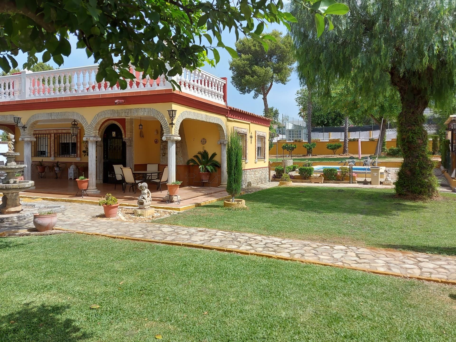 Jardí de Casa o xalet en venda en Alcalá de Guadaira amb Terrassa, Piscina i Piscina comunitària