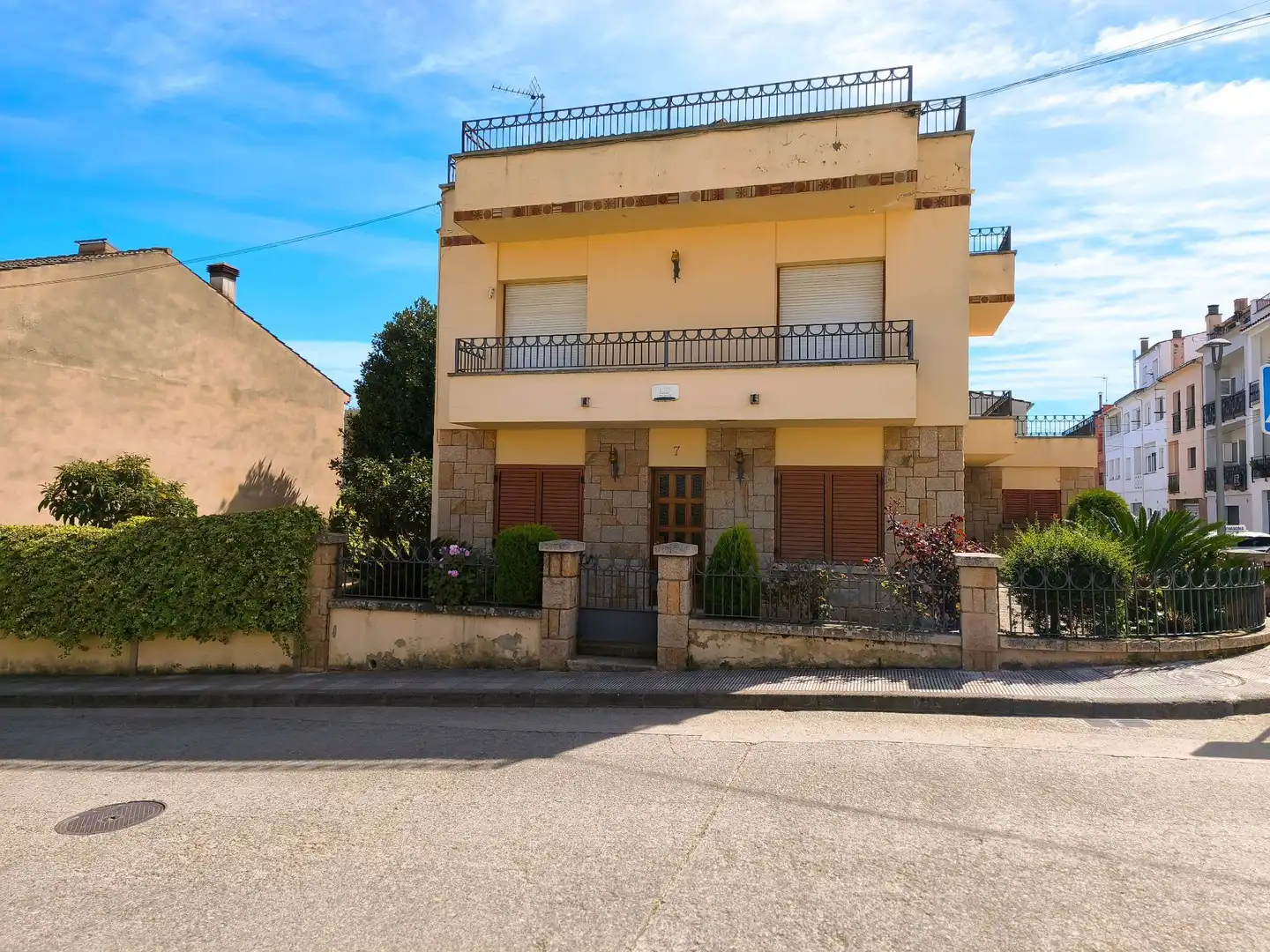 Vista exterior de Casa o xalet en venda en Anglès amb Calefacció, Jardí privat i Terrassa