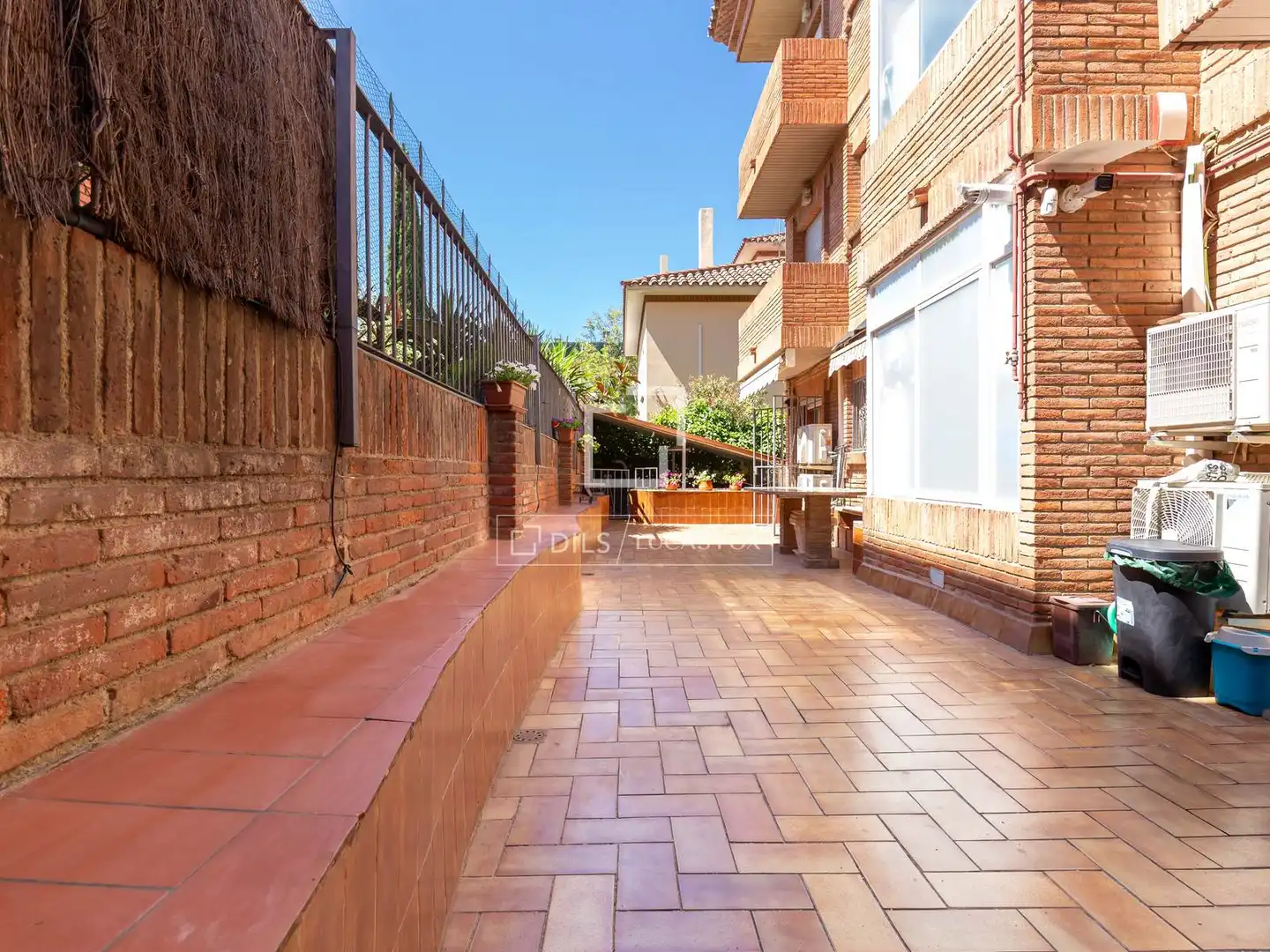 Vista exterior de Piso en venta en Esplugues de Llobregat con Aire acondicionado, Calefacción y Jardín privado