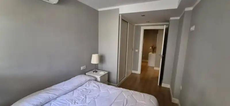 Habitación de Apartamento de alquiler en Plasencia con Aire acondicionado, Jardín privado y Balcón