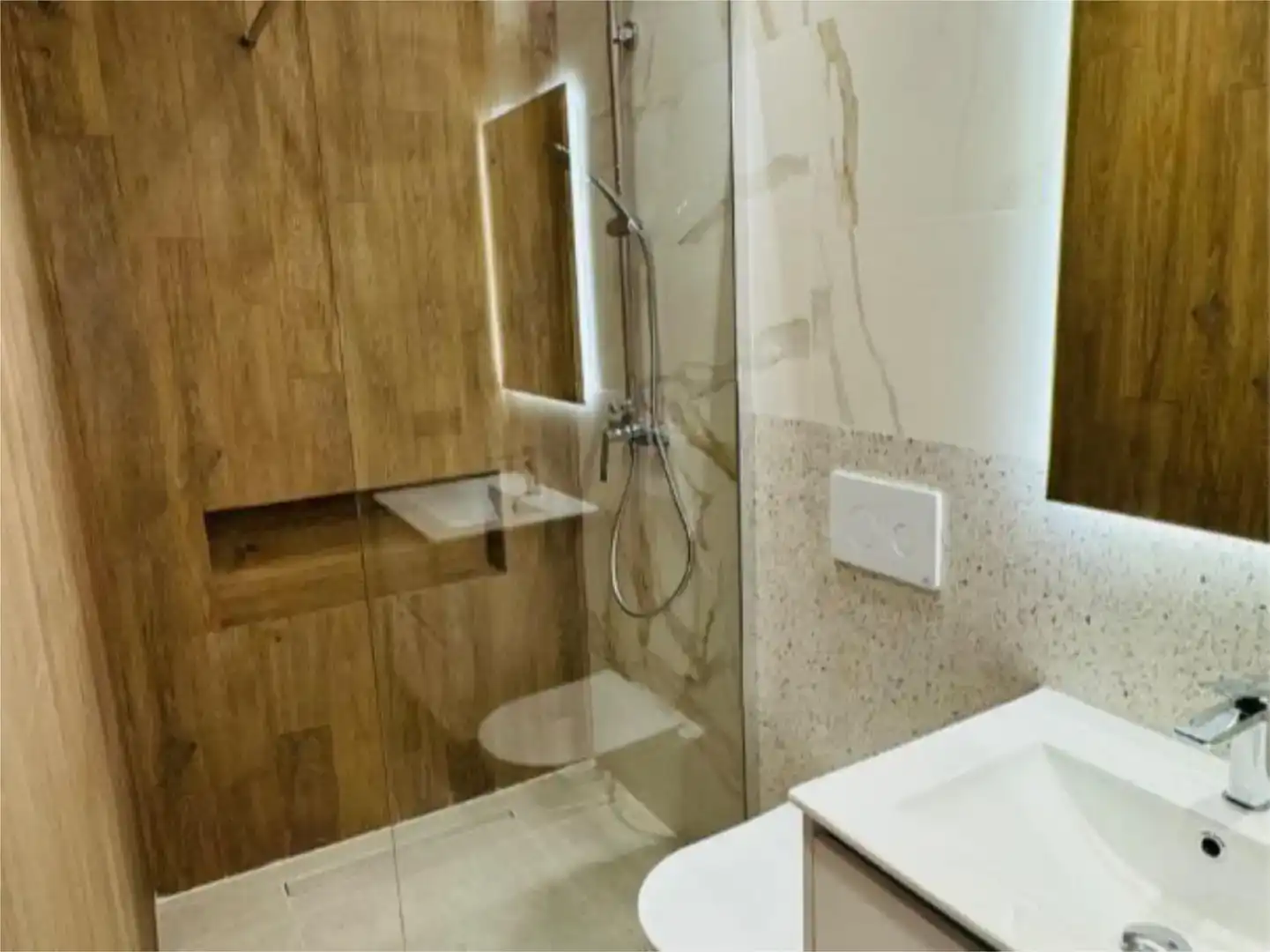 Badezimmer von Wohnung zur Miete in Oviedo 