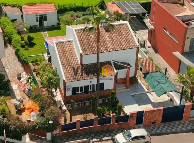 Exterior view of House or chalet for sale in Bormujos  with Heating, Private garden and Terrace