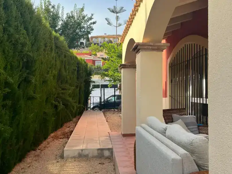 Terrassa de Pis de lloguer en Mutxamel amb Aire condicionat, Jardí privat i Piscina