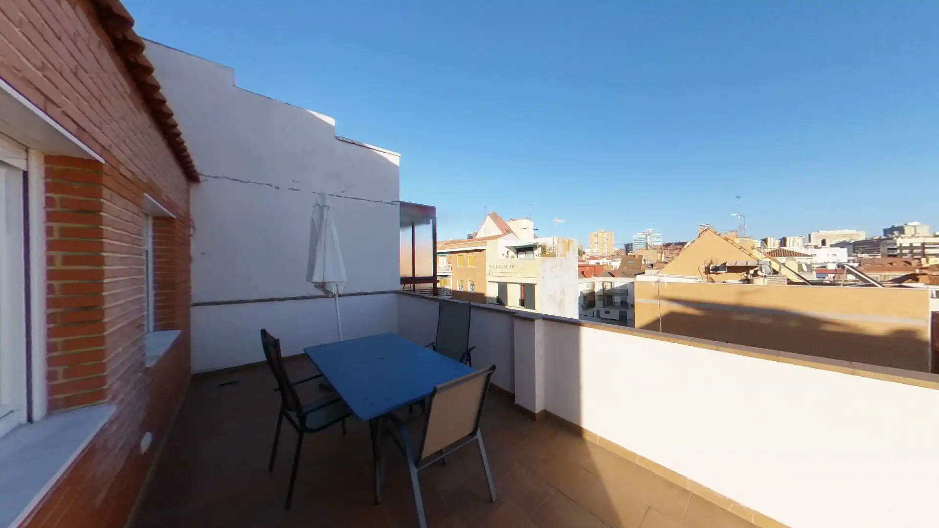 Flat for rent in Calle de Gonzalo Herrero, Valdeacederas