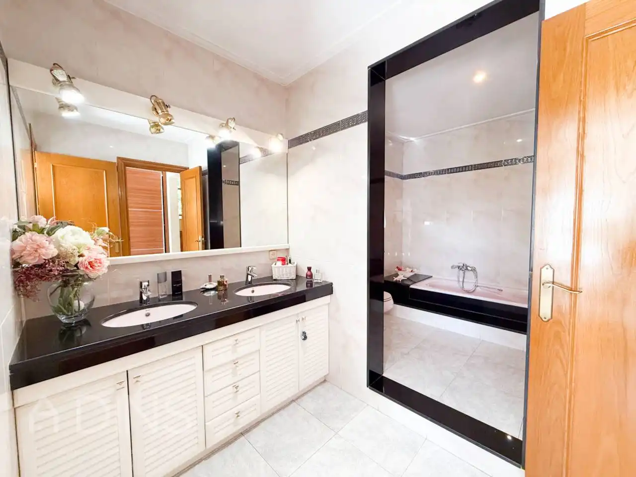 Casa amb jardí en venda a Avenida Puigdomi, imagen 7