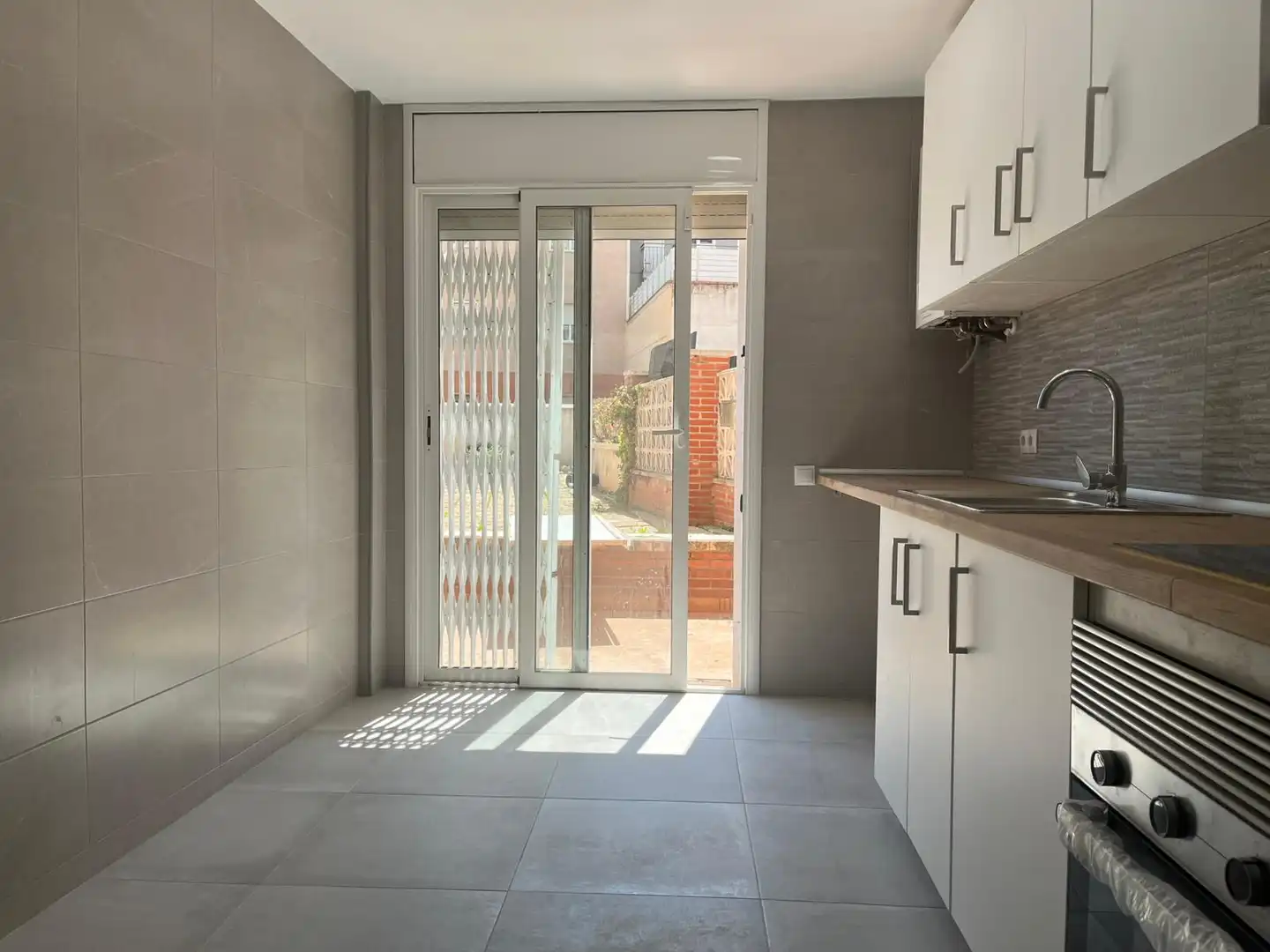 Kitchen of Flat for sale in Sabadell  with Air Conditioner, Heating and Private garden