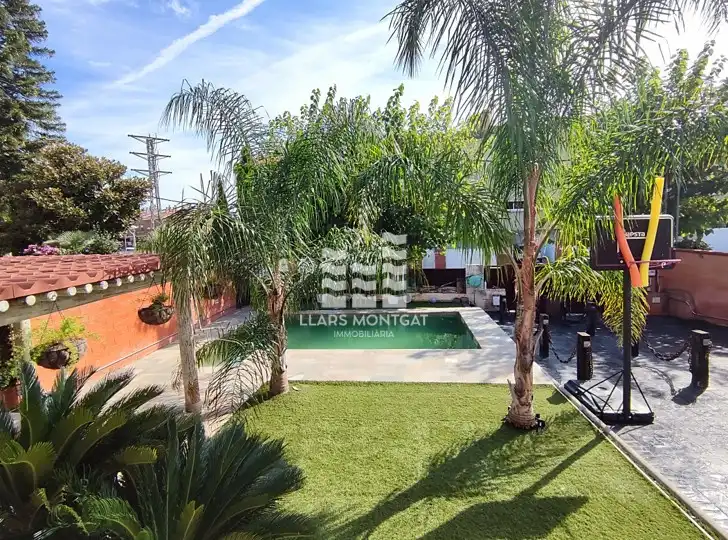 Piscina de Casa o xalet en venda en Tiana amb Aire condicionat, Calefacció i Jardí privat