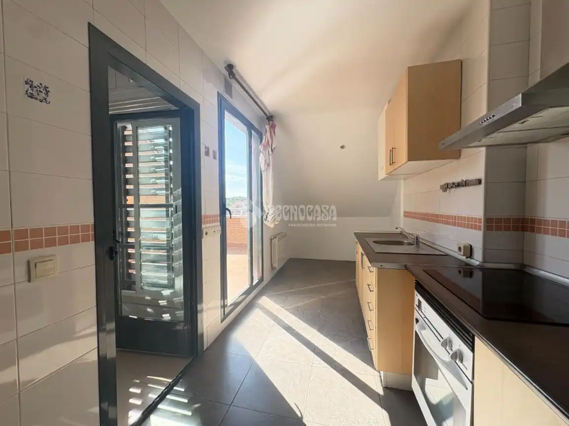 Kitchen of Flat for sale in Boadilla del Monte  with Terrace, Storage room and Community pool