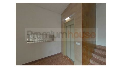 Photo 2 of Flat for sale in Calle de Macià Vila, Centre, Reus
