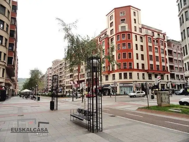 Vista exterior de Pis en venda en Bilbao  amb Terrassa