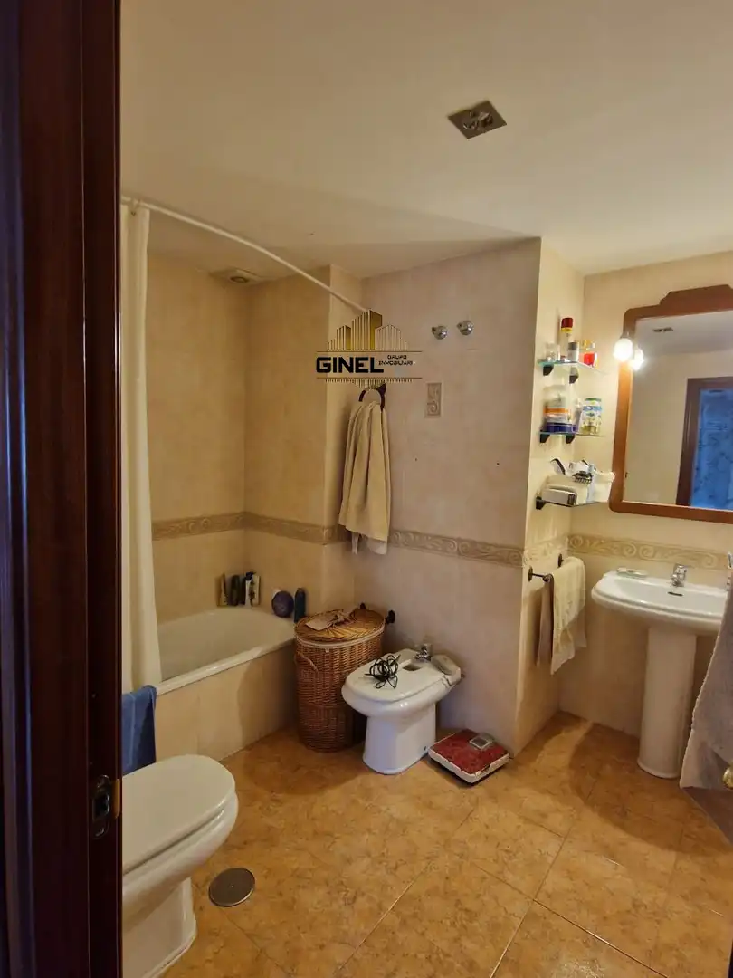 Baño de Casa adosada de alquiler en Jaén con Aire acondicionado, Calefacción y Terraza