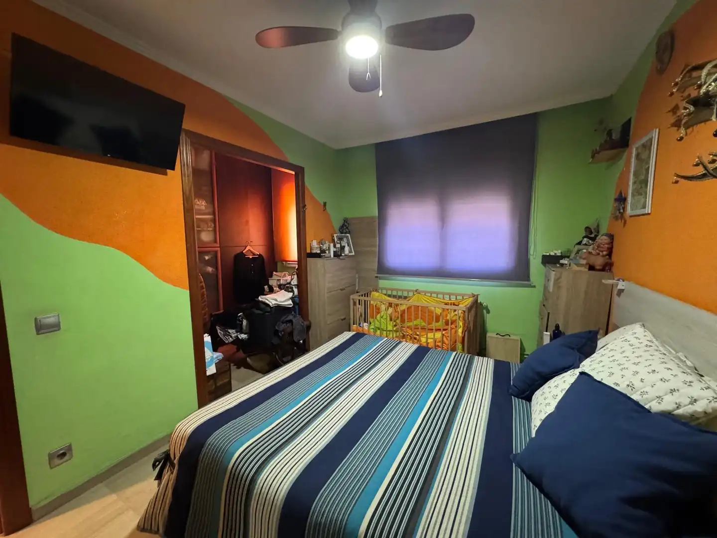 Habitación de Casa adosada en venta en Sabadell con Calefacción, Terraza y Trastero