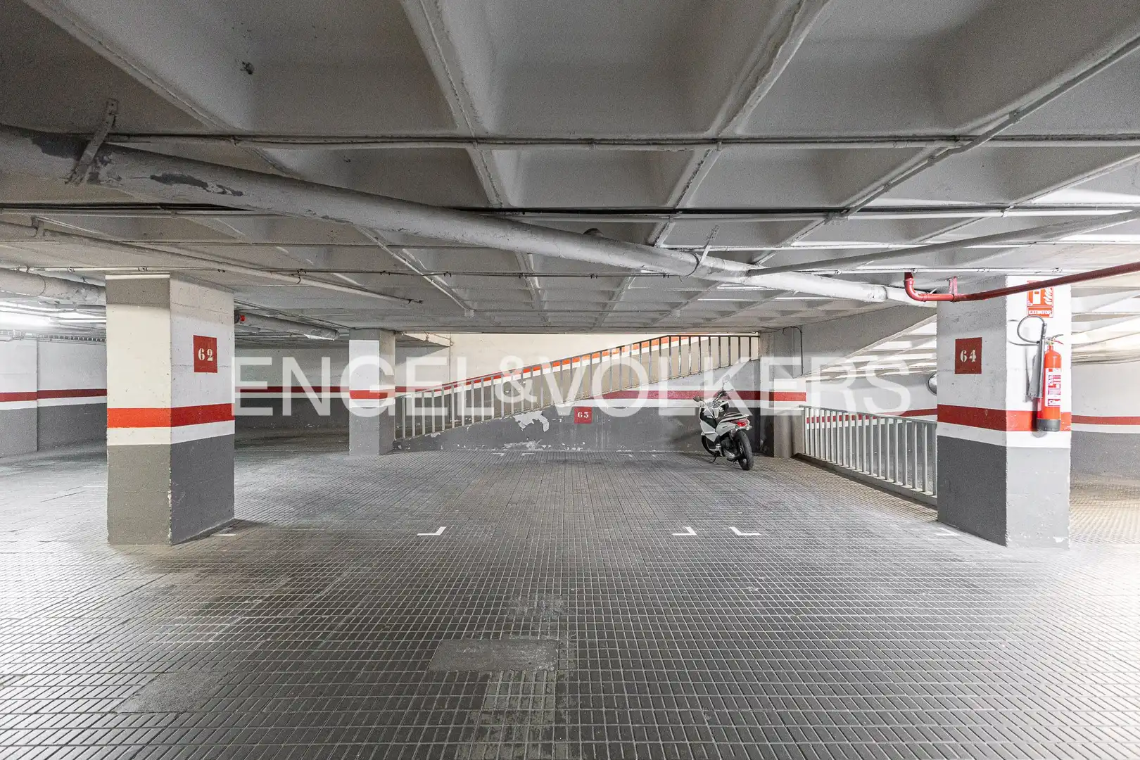 Parking of Flat for sale in Barcelona  with Air Conditioner, Heating and Private garden