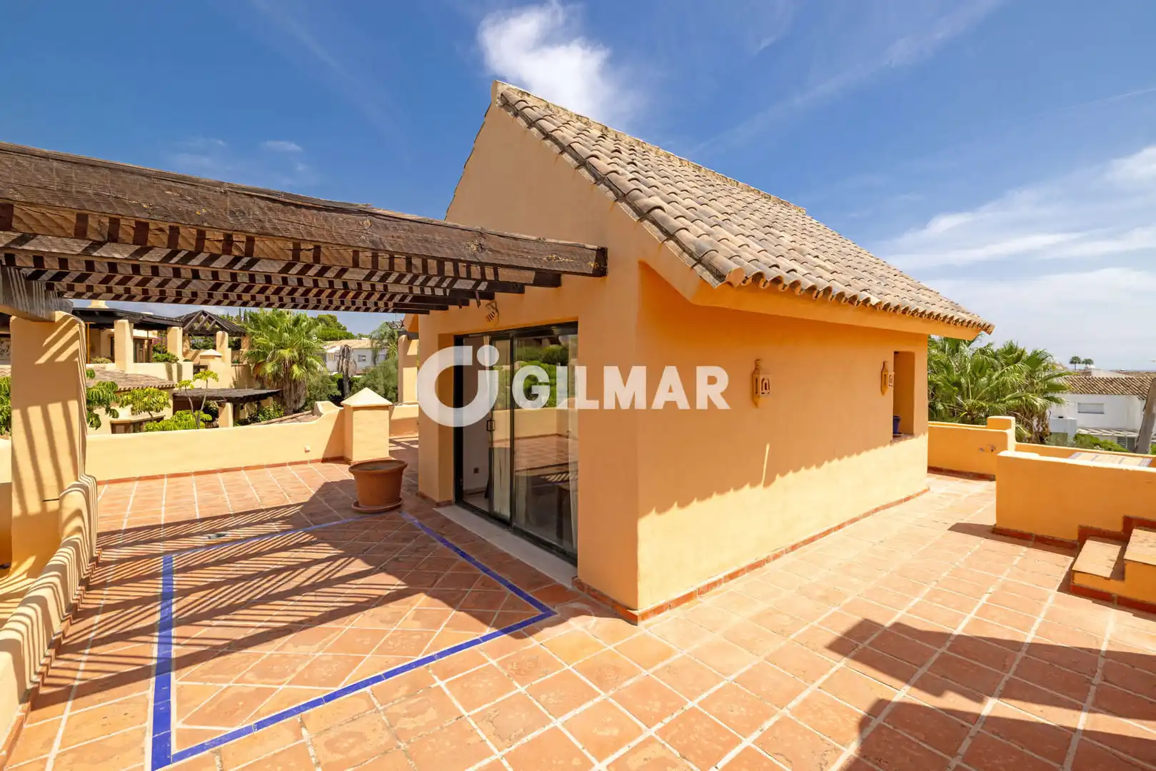 Jardí de Dúplex en venda en Estepona amb Calefacció, Jardí privat i Traster