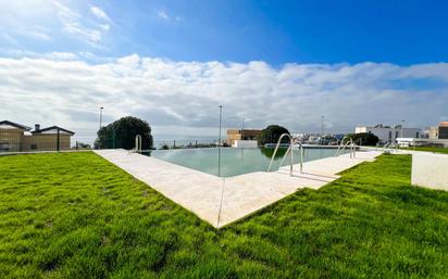 Piscina de Apartament en venda en Casares amb Aire condicionat, Calefacció i Jardí privat