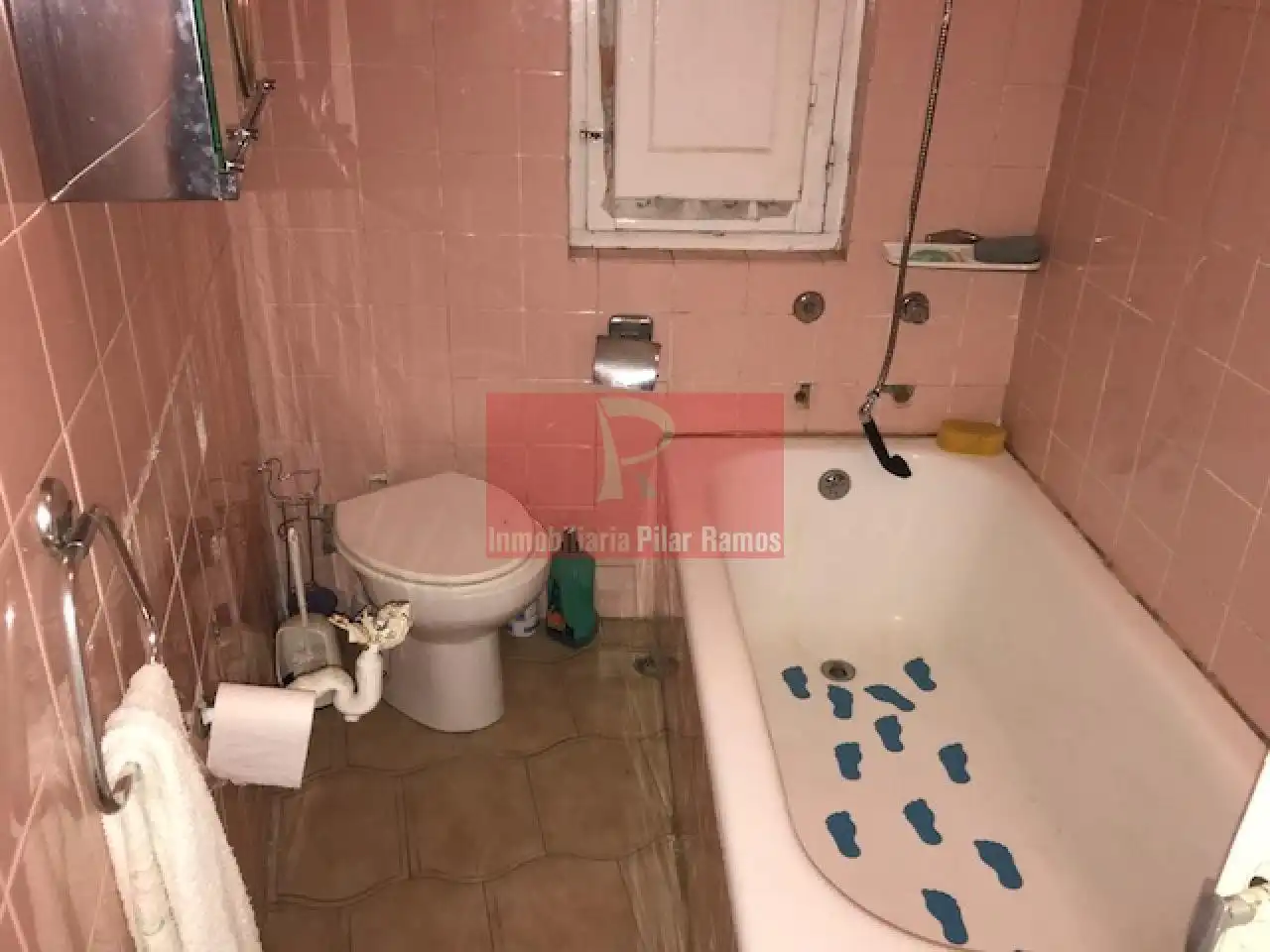 Bany de Casa o xalet en venda en León Capital  amb Jardí privat