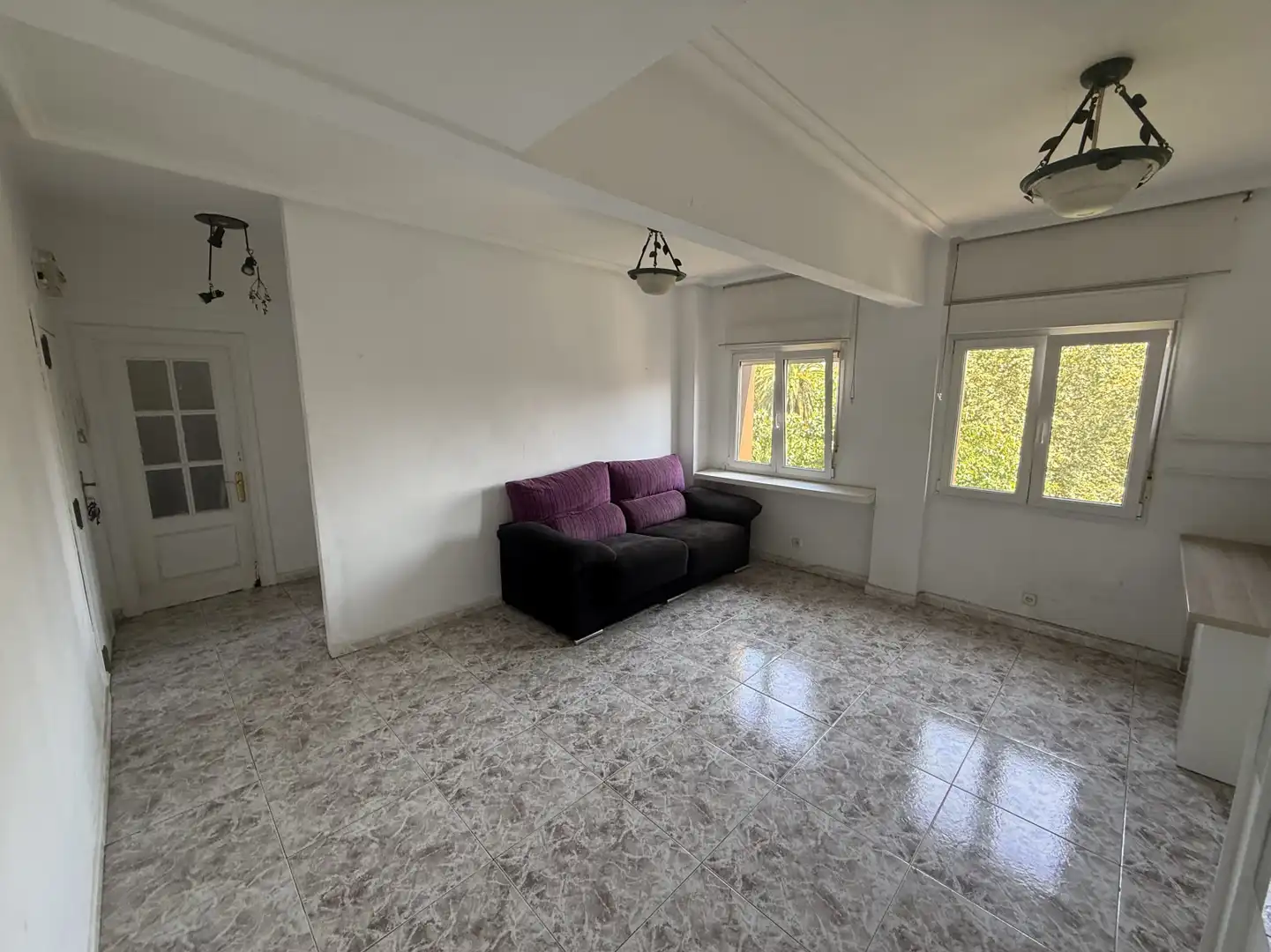 Sala d'estar de Pis en venda en Gijón  amb Jardí privat