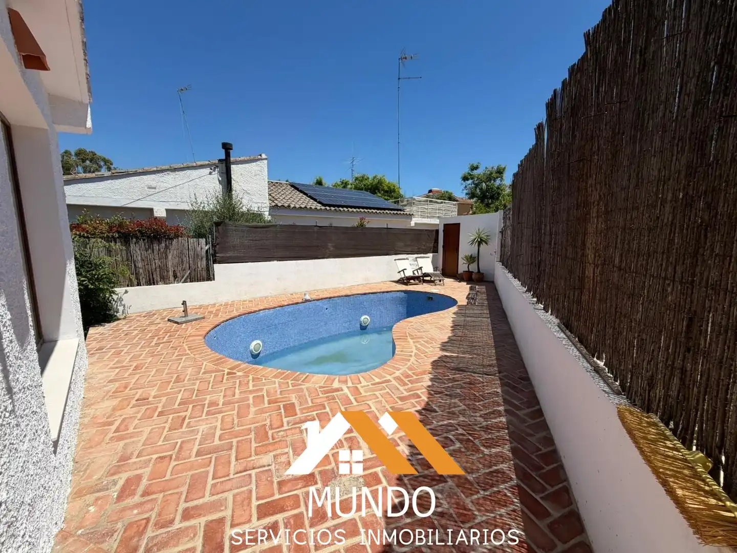 Vista exterior de Casa o chalet de alquiler en Paterna con Aire acondicionado, Terraza y Piscina