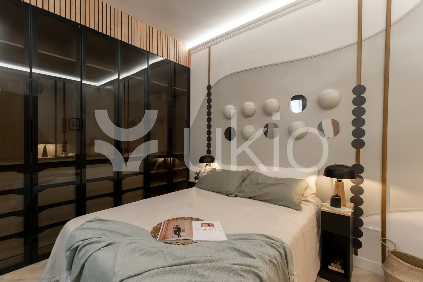 Dormitori de Apartament de lloguer en Madrid amb Aire condicionat, Calefacció i Moblat