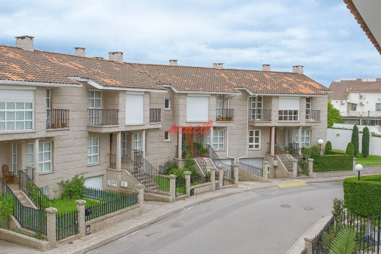 Exterior view of House or chalet for sale in Ourense Capital   with Heating, Private garden and Terrace