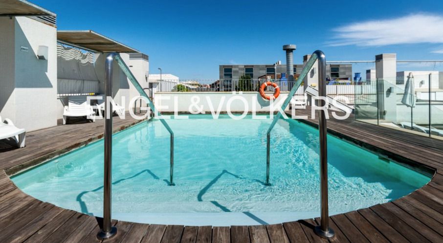 Swimming pool of Apartment for sale in  Sevilla Capital  with Heating and Swimming Pool