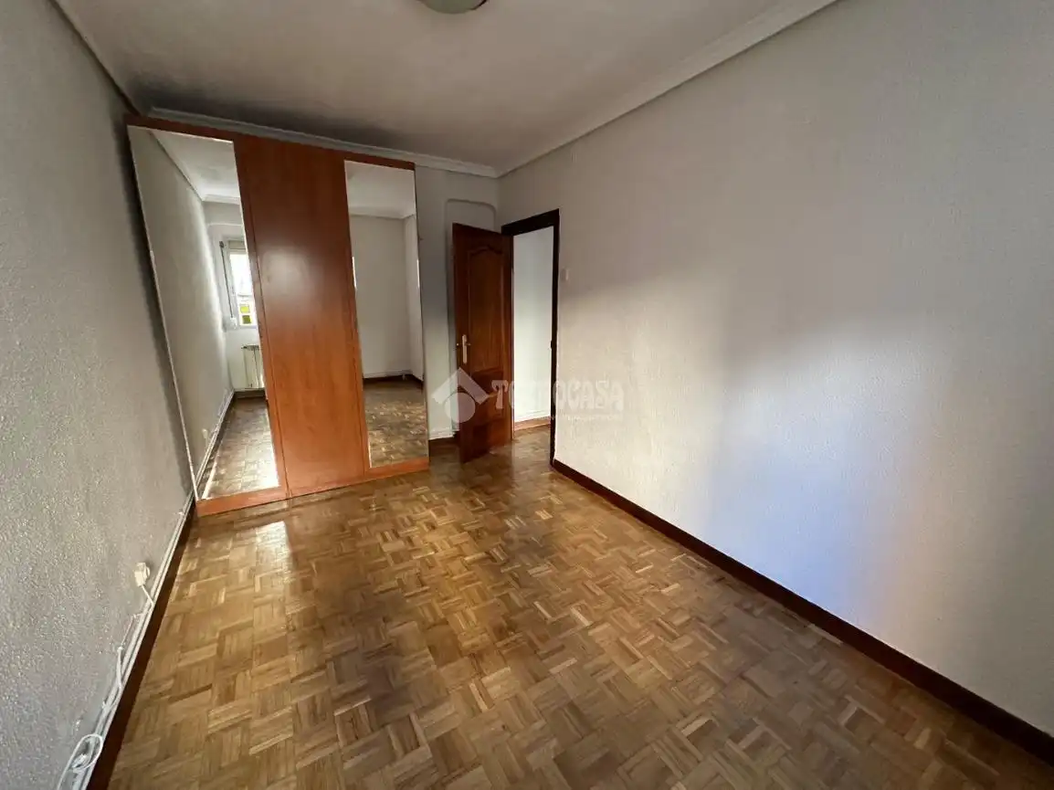 Bedroom of Flat for sale in Madrid  with Heating, Parquet flooring and Terrace