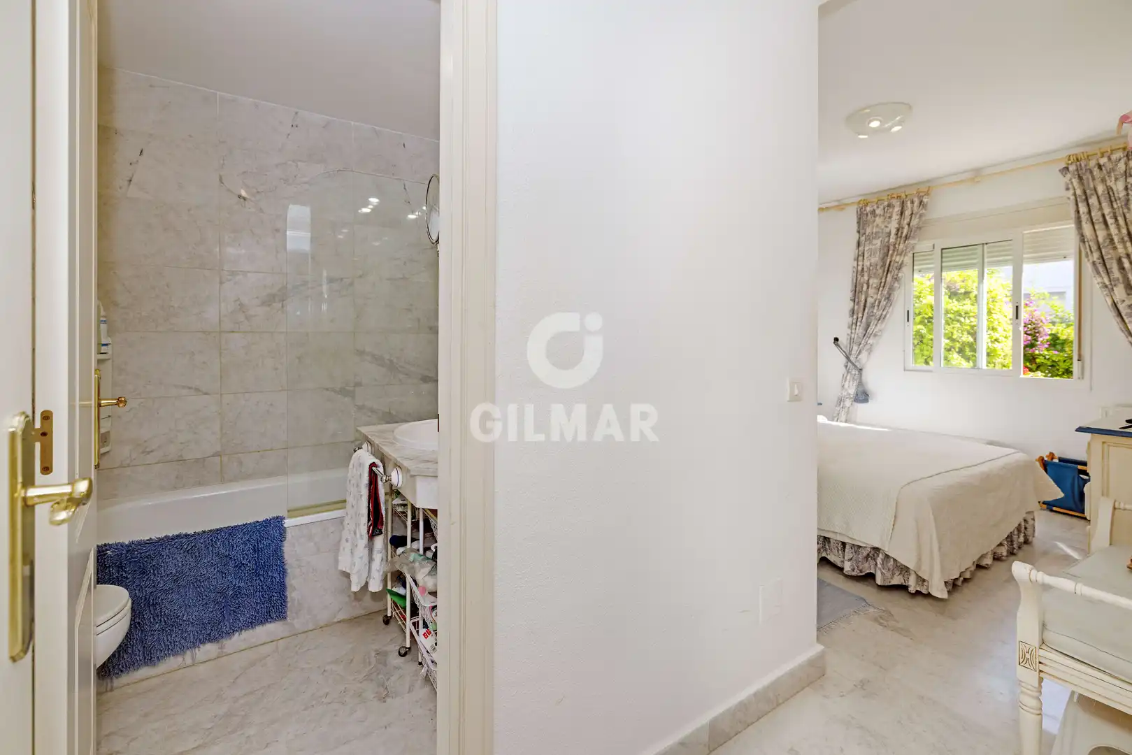 Badezimmer von Wohnungen zum Verkauf in Marbella mit Heizung, Privatgarten und Schwimmbad