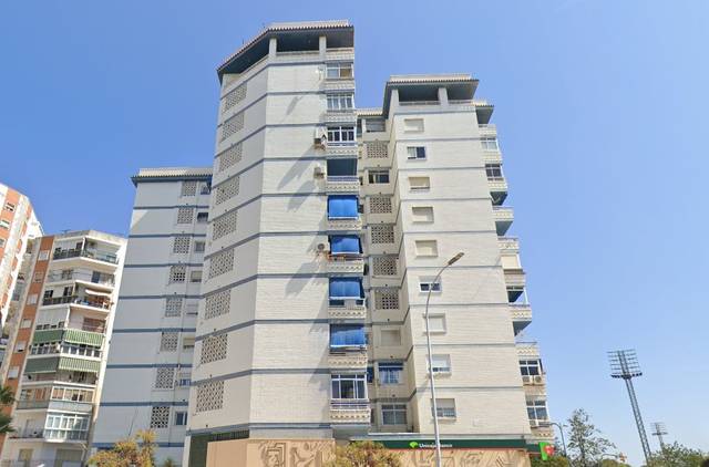 Piso en Venta en C/ Cómpeta - Ed Milton -   en Camino de Antequera