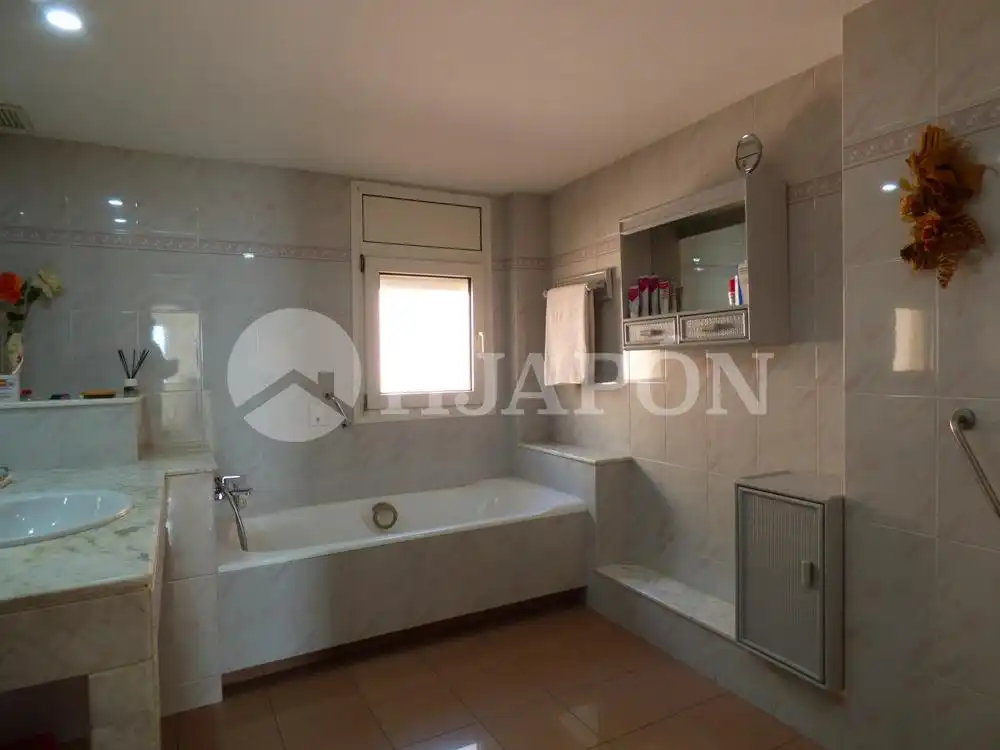 Baño de Casa o chalet en venta en Badalona con Aire acondicionado, Jardín privado y Terraza
