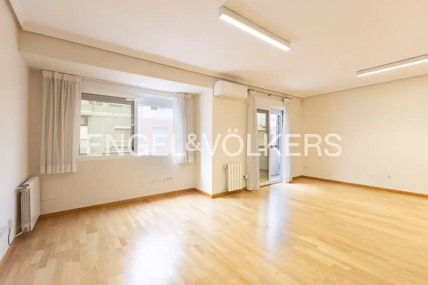Piso en venta en Valencia con Aire acondicionado, Calefacción y Balcón
