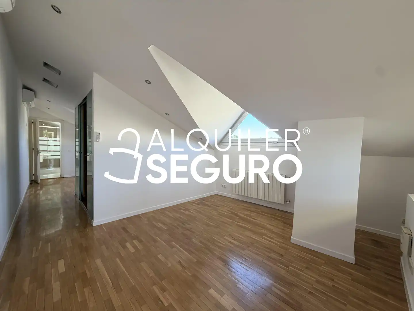 Bedroom of Attic for rent in Torrelodones  with Air Conditioner, Heating and Terrace