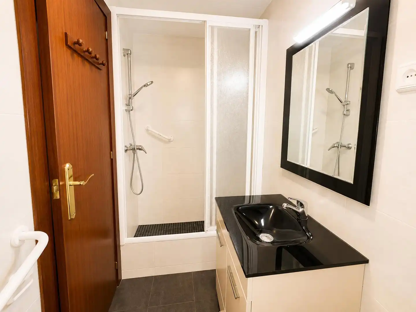 Bathroom of Flat for sale in Arenys de Mar  with Air Conditioner, Terrace and Storage room
