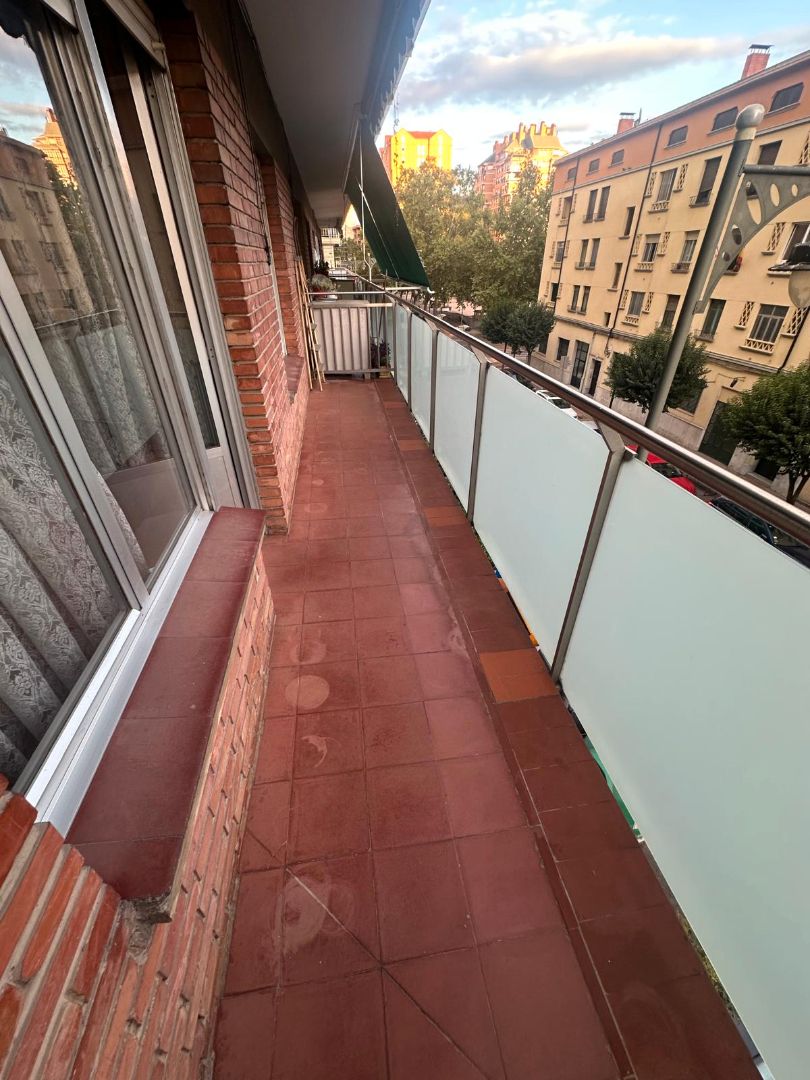 Terrassa de Pis de lloguer en  Logroño amb Calefacció, Moblat i Balcó