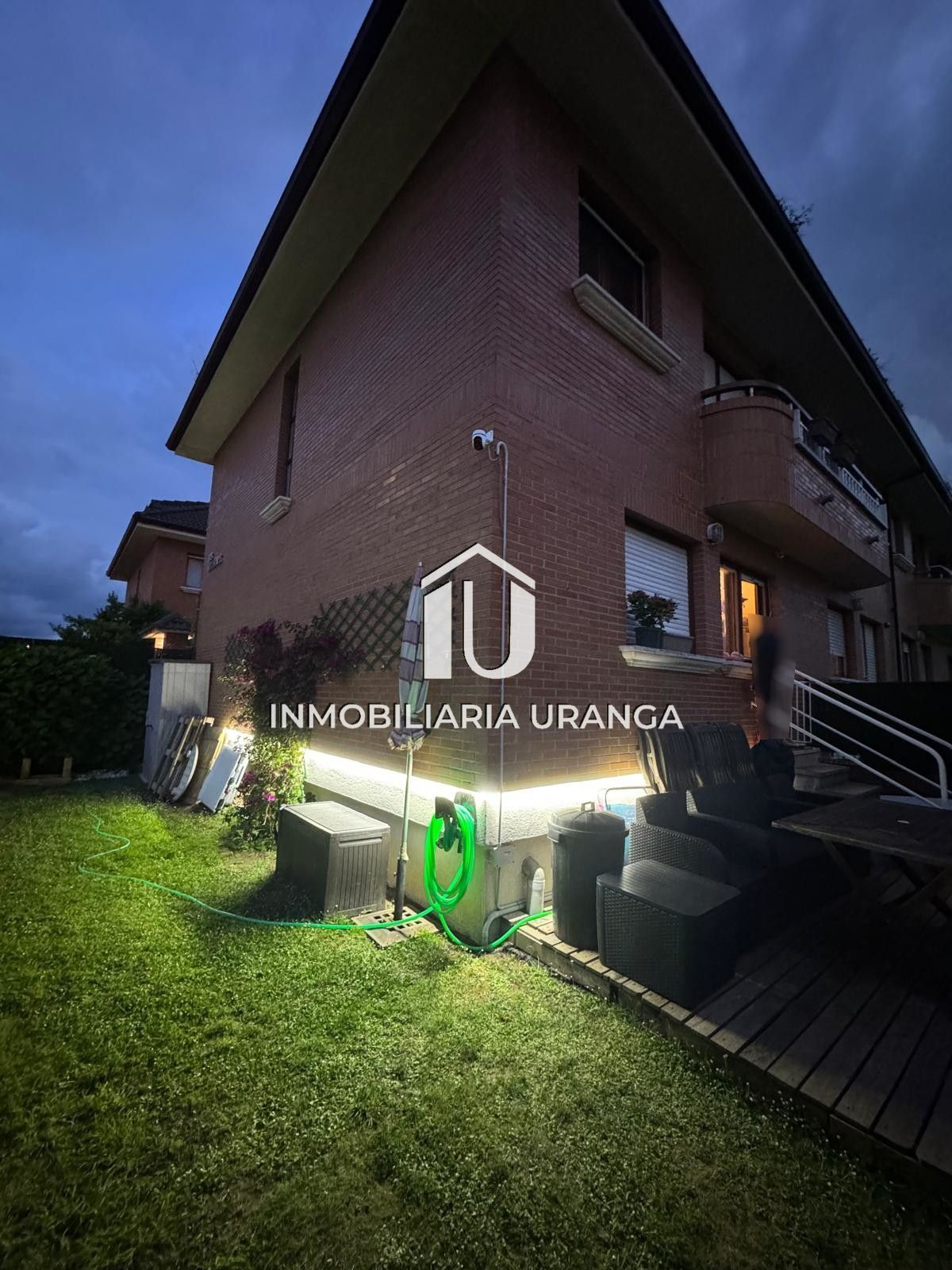 Vista exterior de Casa o xalet en venda en Laredo amb Calefacció, Jardí privat i Terrassa