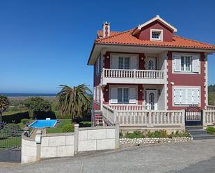 Vista exterior de Casa o xalet en venda en Carballo amb Calefacció, Moblat i Forn