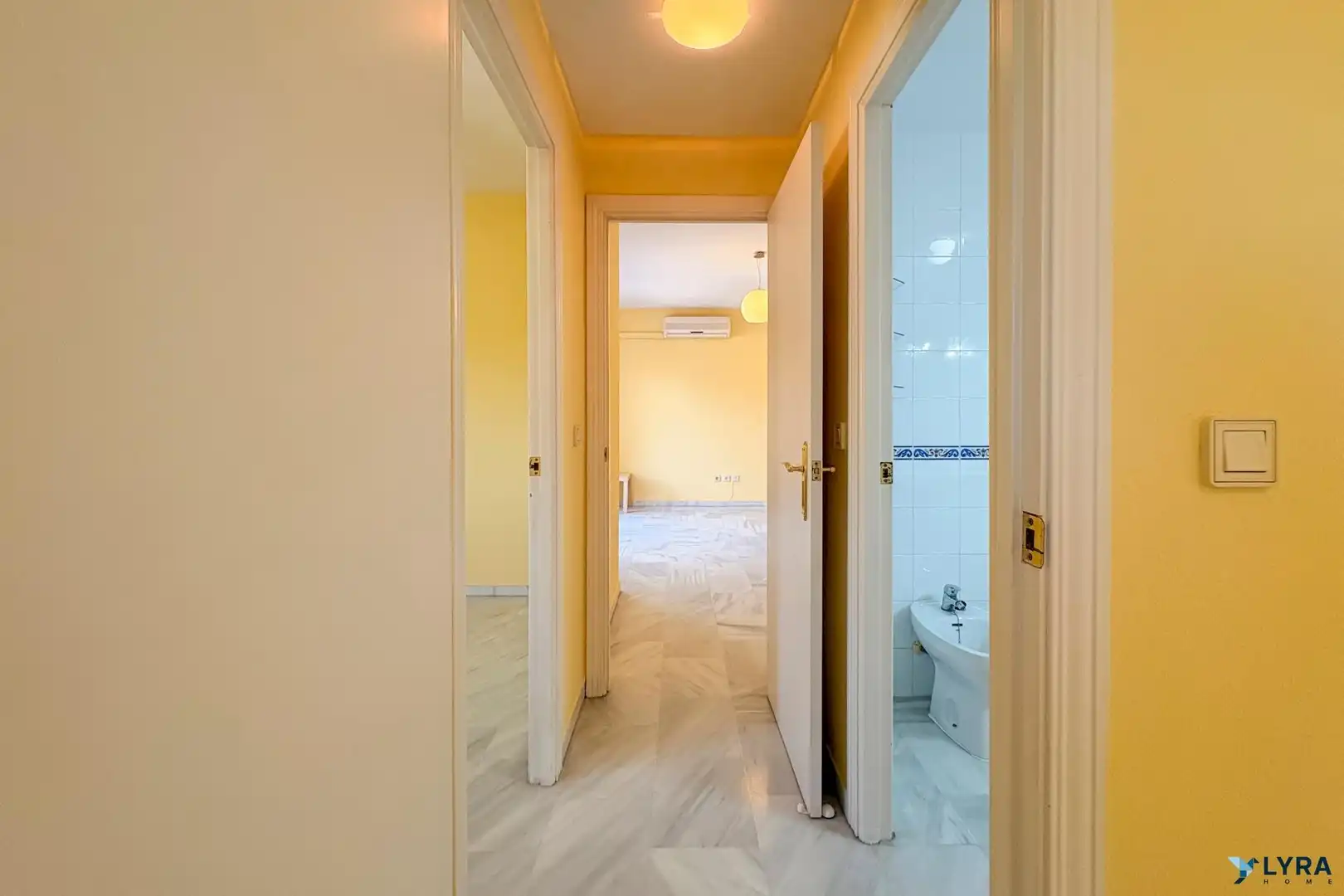 Flat for rent in Tomares  with Balcony and Community pool