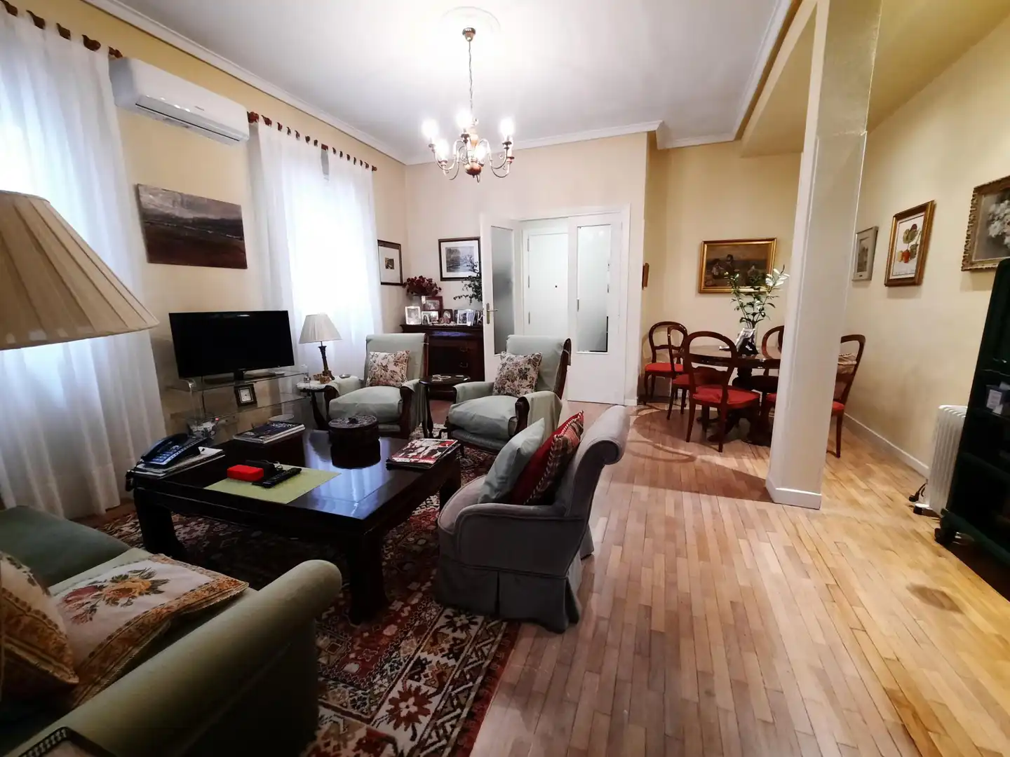 Wohnzimmer von Wohnung zum Verkauf in Madrid mit Klimaanlage, Heizung und Parkett
