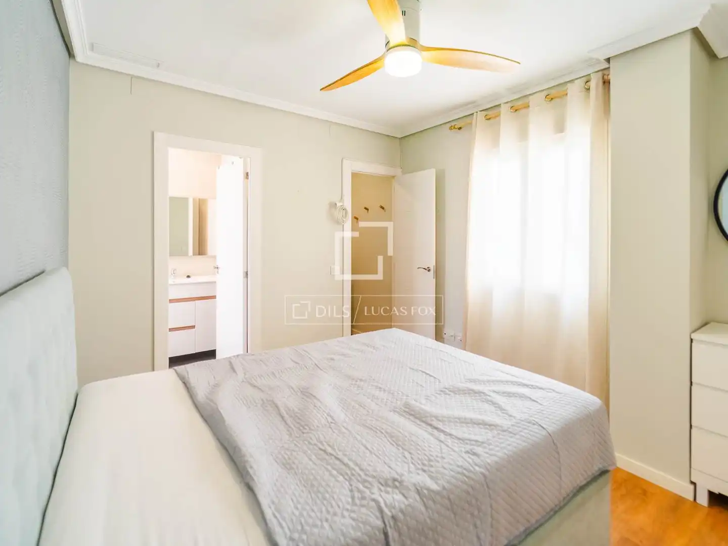Dormitori de Àtic de lloguer en Valencia amb Aire condicionat, Parquet i Terrassa