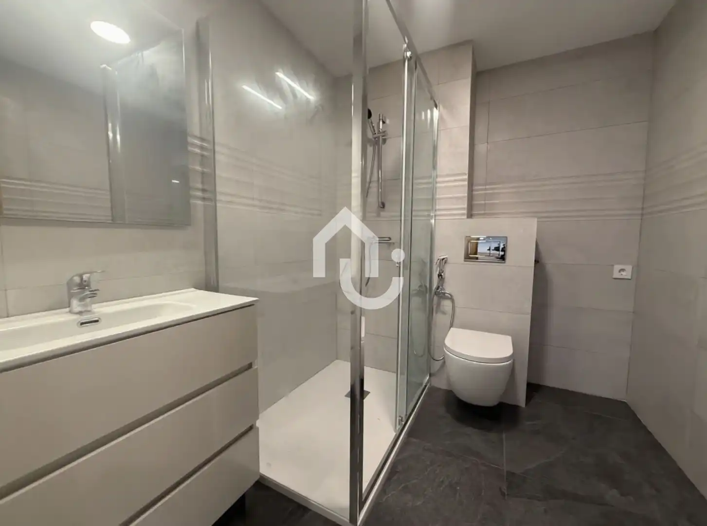 Bathroom of Flat for sale in El Vendrell