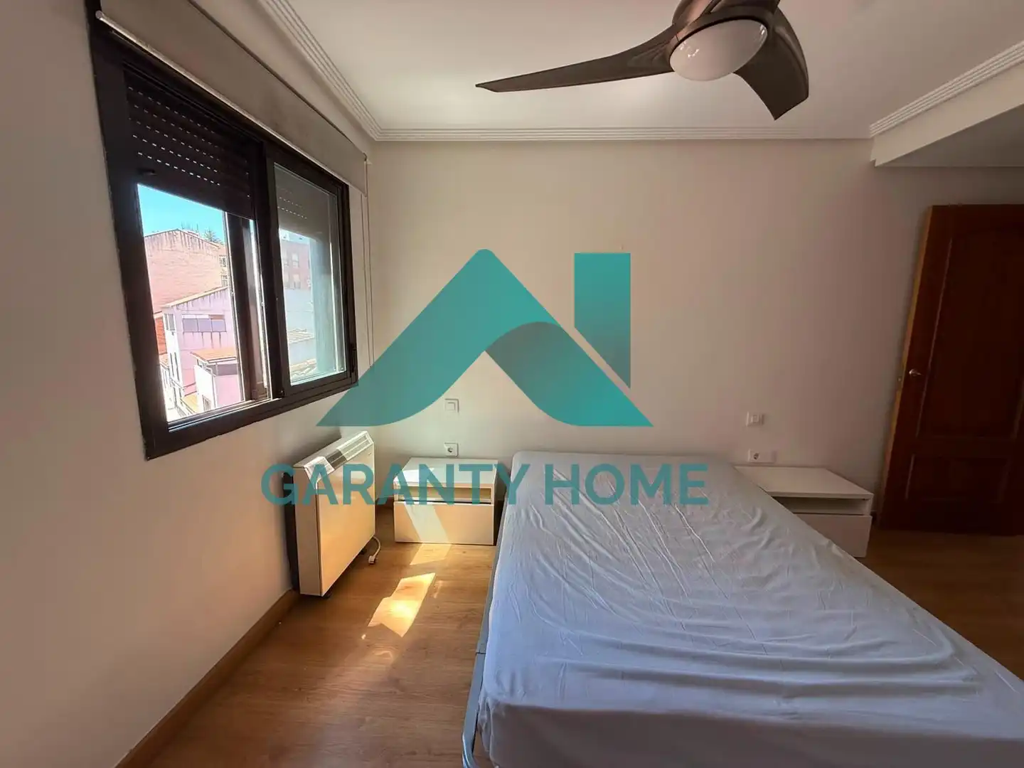 Schlafzimmer von Dachboden zum Verkauf in Cáceres mit Heizung, Terrasse und Möbliert