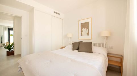 Se vende encantador chalet adosado de dos plantas en Cox, Alicante con 3 dormitorios, 2 baños, balcón, jardín y piscina comunitari, imatge 5