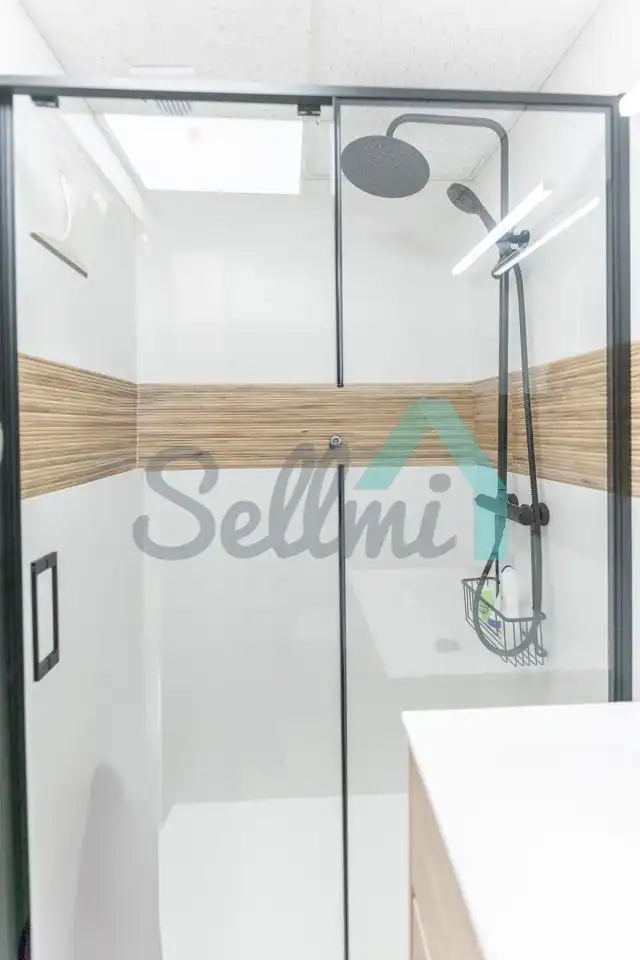Baño de Estudio de alquiler en Oviedo  con Parquet y Amueblado
