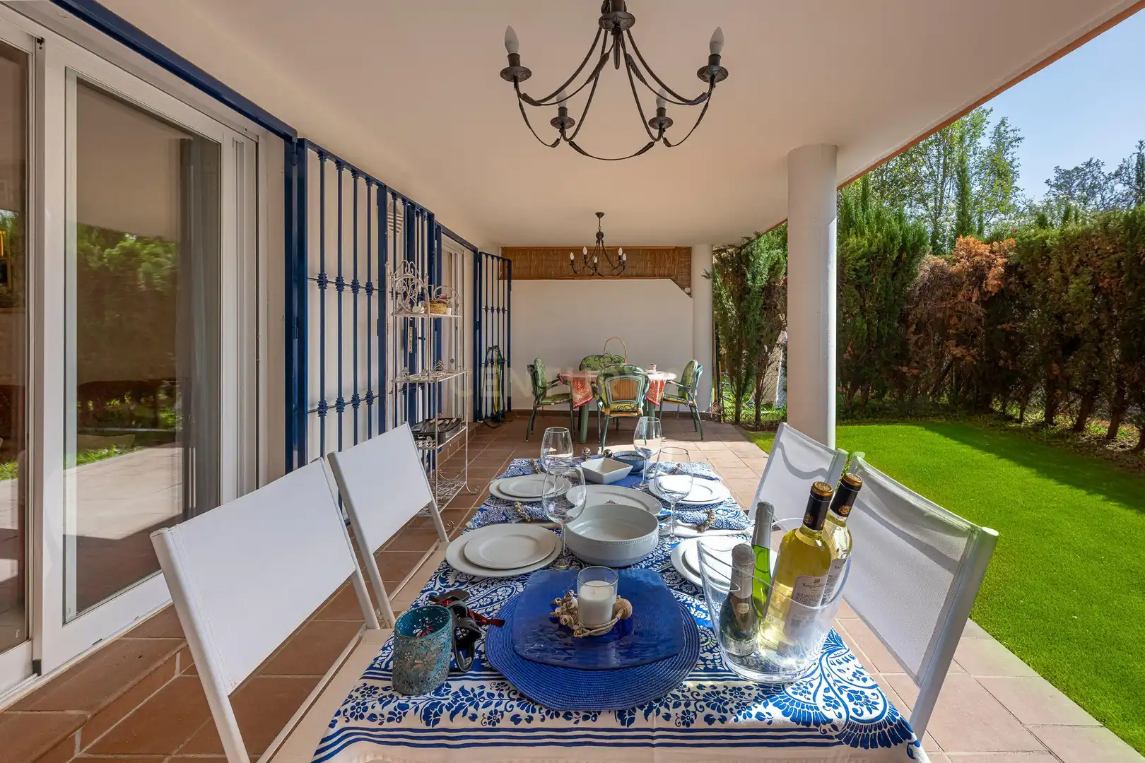 Terrassa de Pis de lloguer en Marbella amb Aire condicionat, Jardí privat i Piscina comunitària
