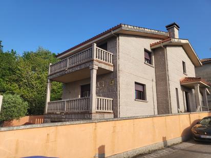 Vista exterior de Casa o xalet en venda en Tui amb Balcó