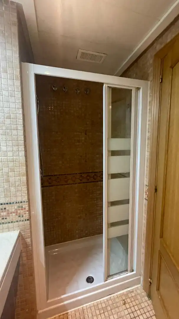 Bany de Pis de lloguer en Madrid amb Aire condicionat, Calefacció i Traster