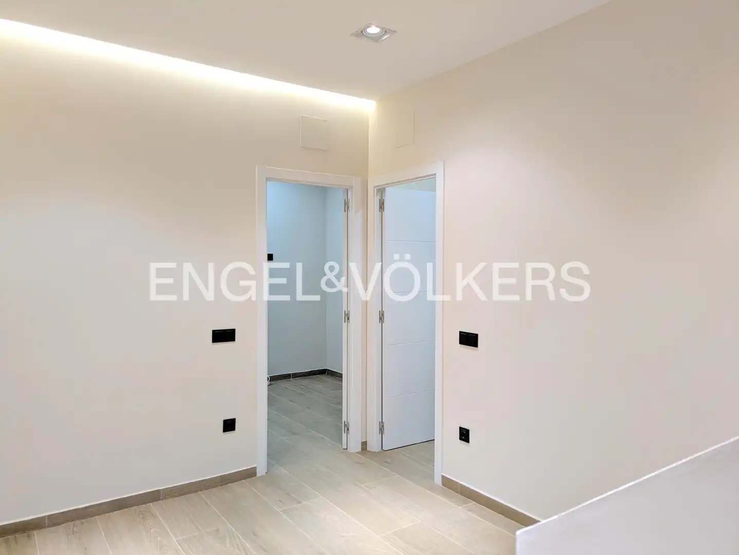 Flat for sale in Barcelona  with Air Conditioner and Heating