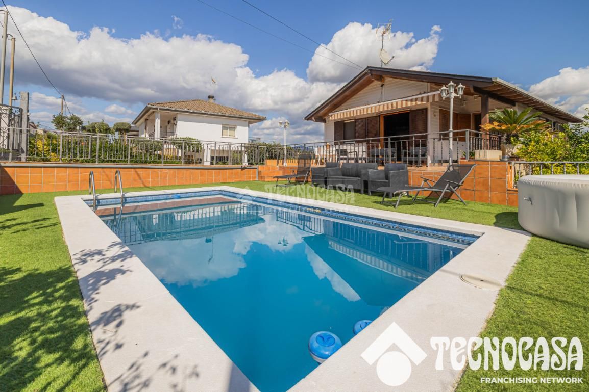 Piscina de Casa o xalet en venda en Lliçà d'Amunt amb Jardí privat i Terrassa