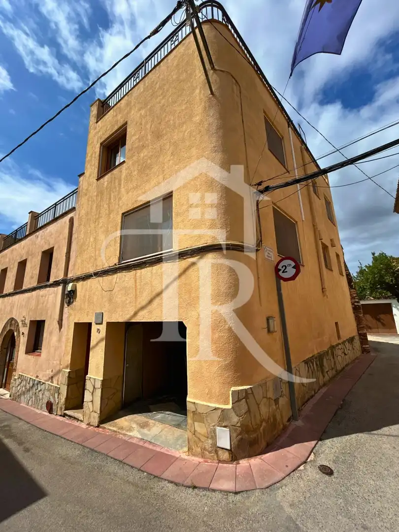 Vista exterior de Casa adosada en venda en Bonastre amb Aire condicionat, Terrassa i Traster
