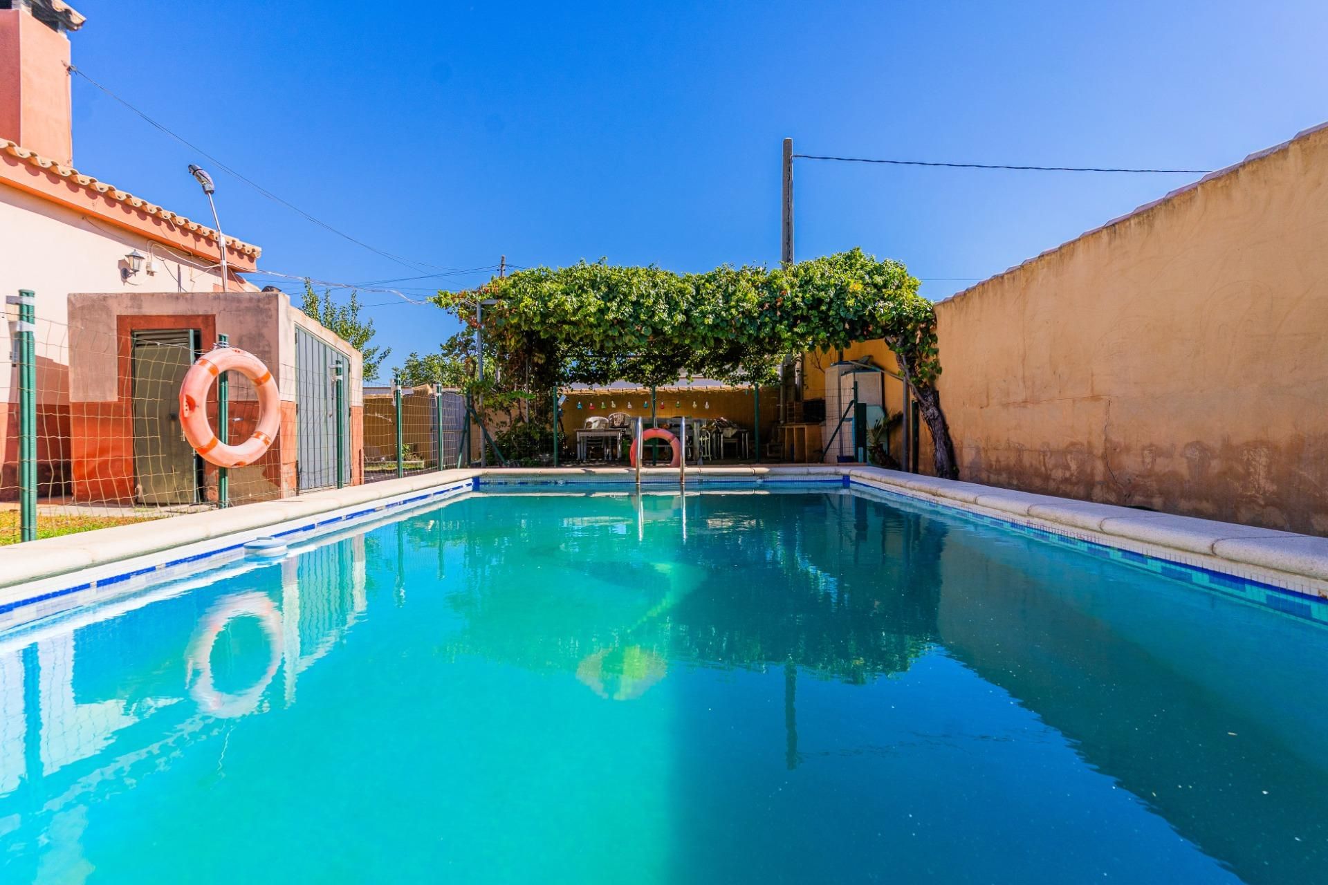 Piscina de Casa o xalet en venda en Chiclana de la Frontera amb Jardí privat, Terrassa i Traster