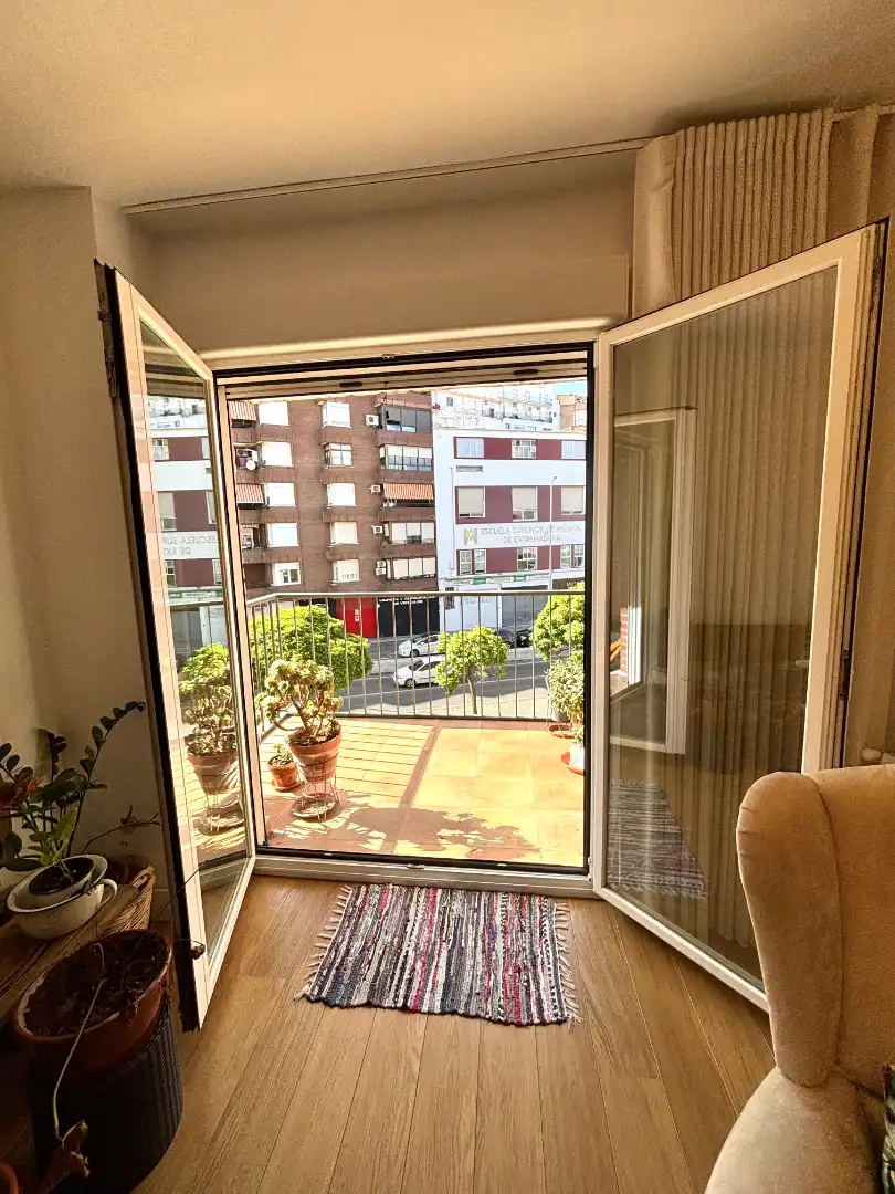 Außenansicht von Wohnung zum Verkauf in Plasencia mit Klimaanlage, Heizung und Parkett